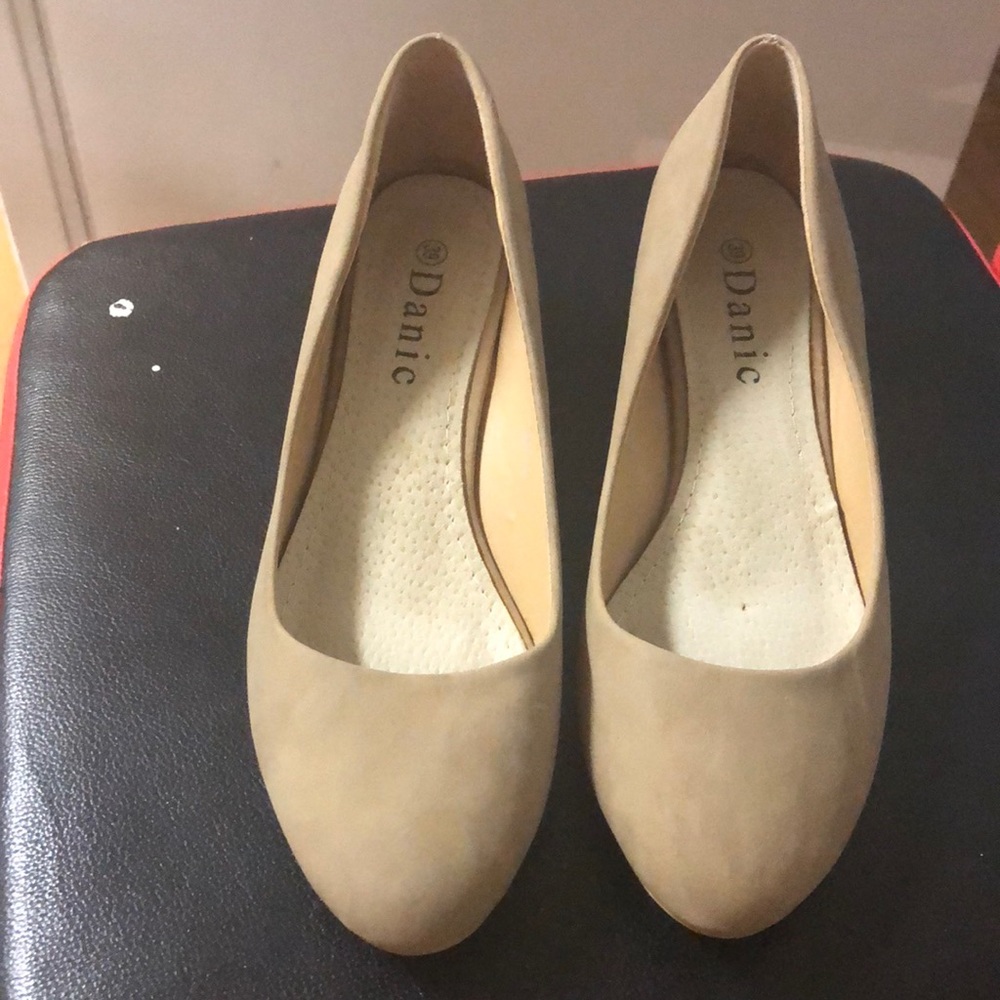 Women shoes beige size 39